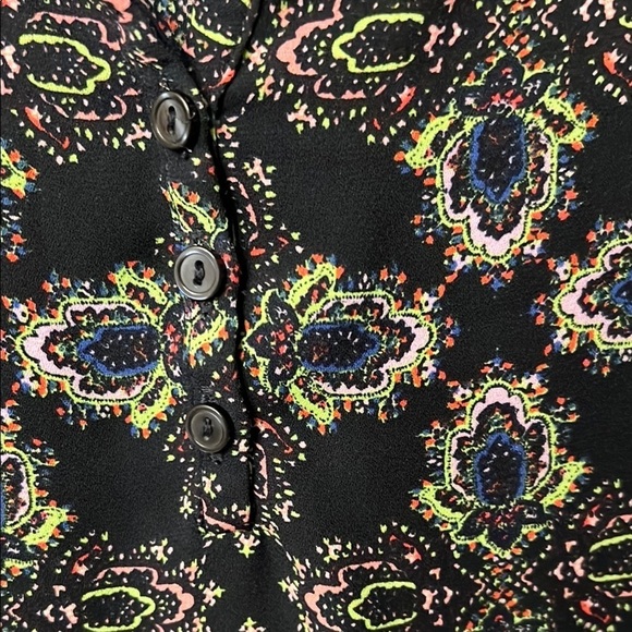 The Limited Graphic Black and Gray 3/4 Sleeve Blouse - Picture 5 of 12